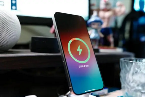 瑞溪镇苹果15换屏服务分享用什么充电器给iPhone15充电更好 